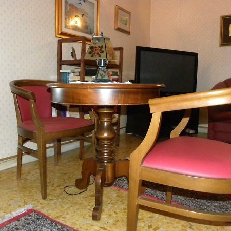 Hotel Nuovo Diana Naples Luaran gambar